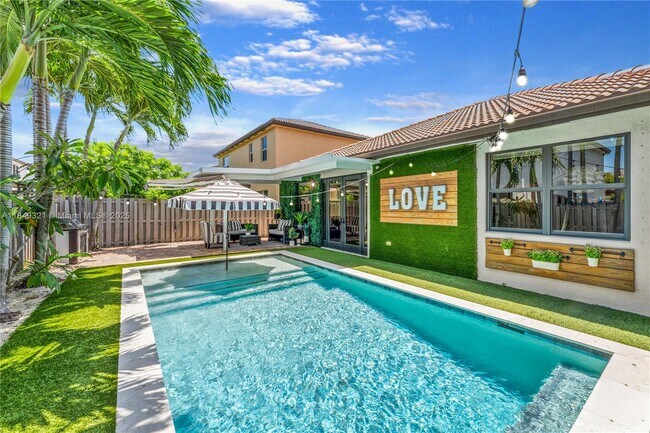 Building Photo - 25021 SW 118 Ct