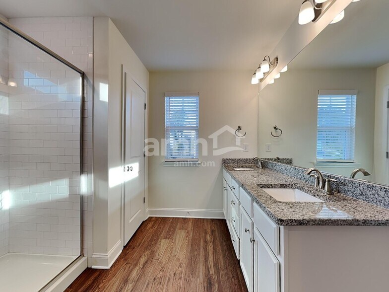 Building Photo - 102 Fairway Crossing Way