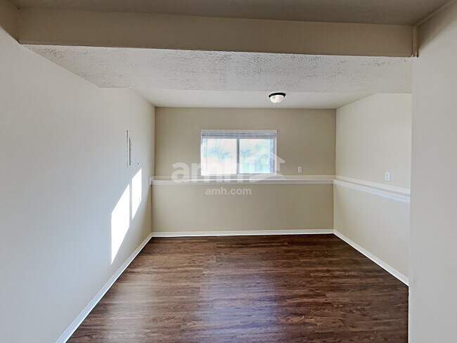 Building Photo - 1302 E 3125 N