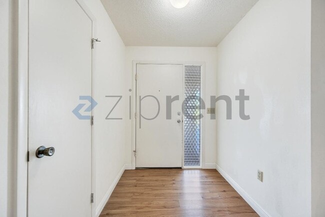 Building Photo - 1624 Whitehead Dr