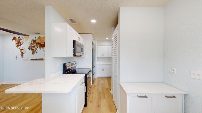 Building Photo - 216 9th St S