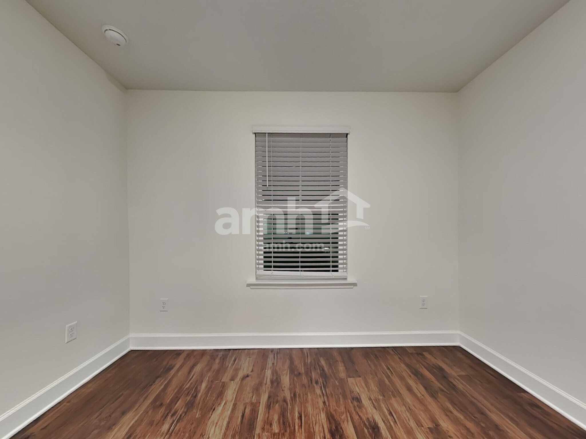 Building Photo - 998 Tan Tara Trl