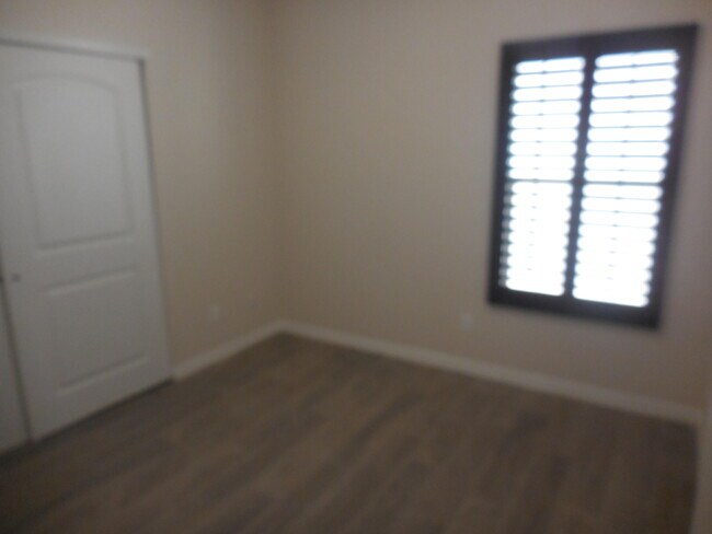 Building Photo - 213 Epsom Dr
