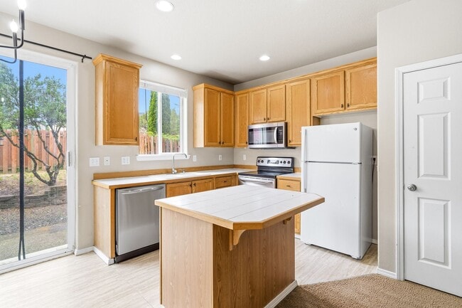 Building Photo - 3 Bedroom 2.5 Bath Home in Kelly Creek Estates