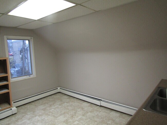 Building Photo - 930 N Booth St