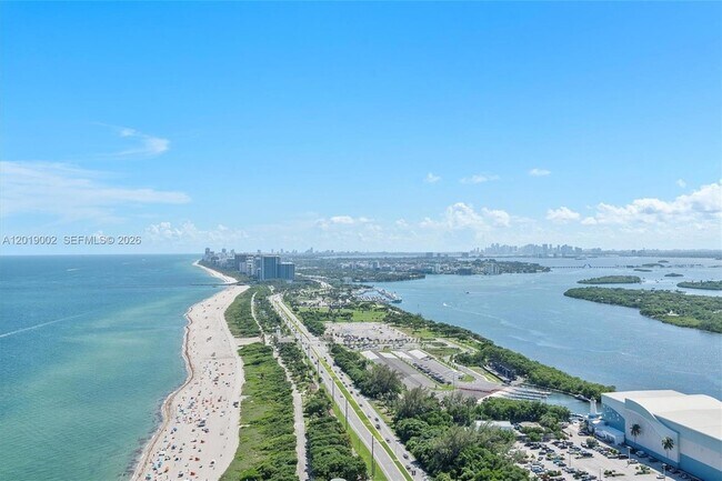 Building Photo - 15701 Collins Ave