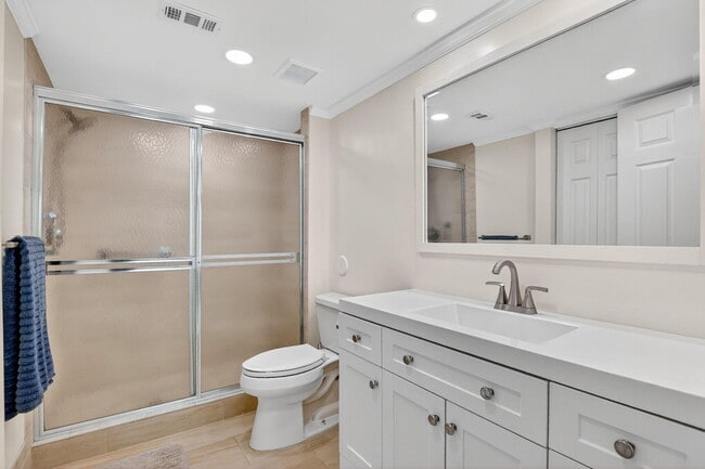 Building Photo - 18731 Stewart Cir