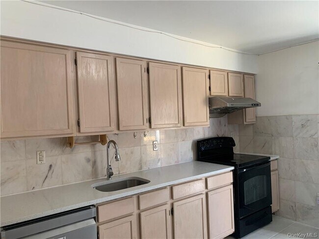 Building Photo - 3 Rella Dr