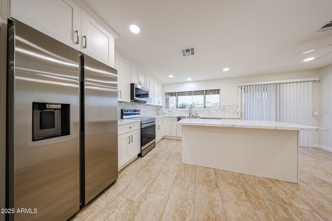 Building Photo - 9833 E Watford Way
