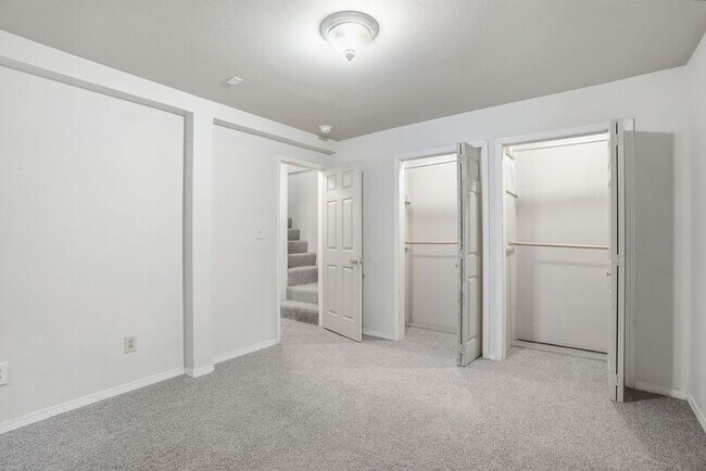 Building Photo - 508 E 19th Ave