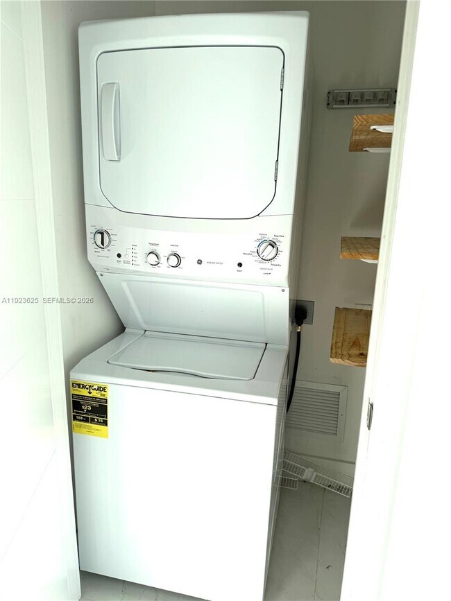 Building Photo - 301 Altara Ave