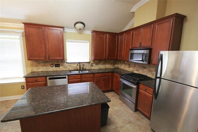 Building Photo - 1306 Colonial Manor Dr