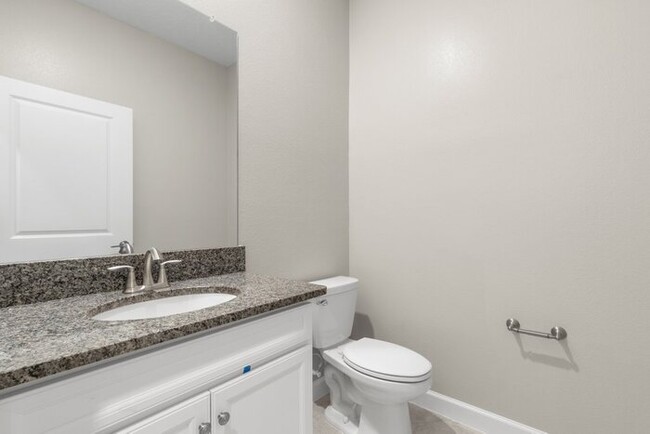 Building Photo - LIKE NEW Townhome in Willow Square