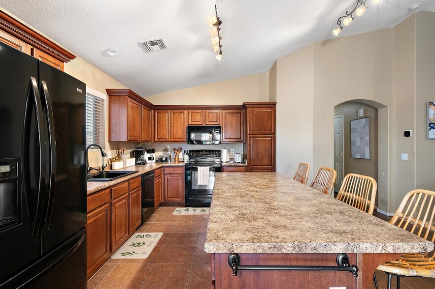 Building Photo - 2900 E Mead Dr