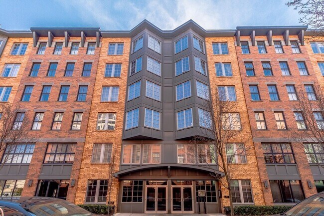 Building Photo - 501 9th St