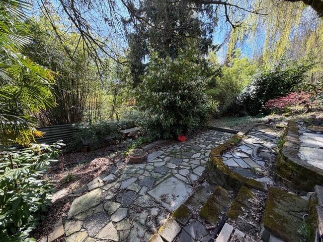 Building Photo - Spacious 1-Bedroom Home with Expansive Living Space