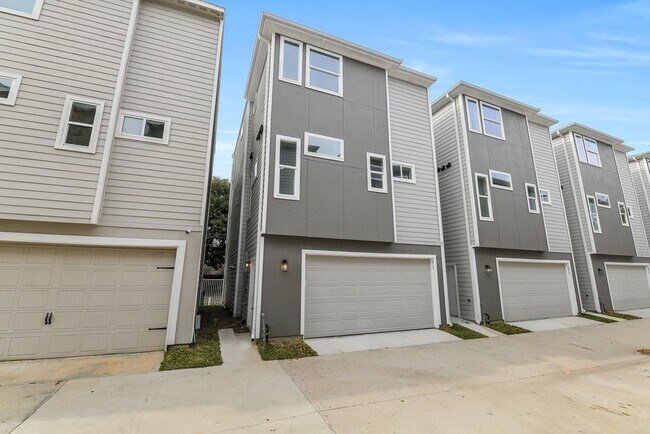 Building Photo - 4013 St Augustine St