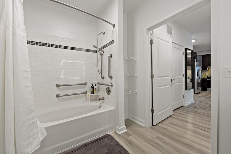 Building Photo - 205 S Kings Dr