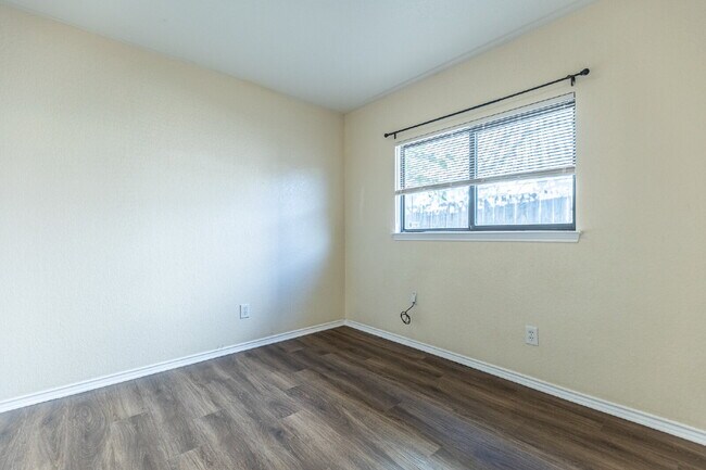 Building Photo - 7910 Lattimer Pond