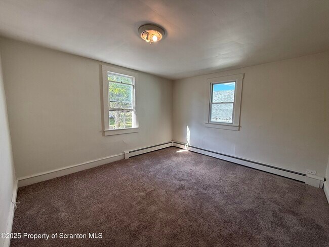Building Photo - 949 Carmalt St