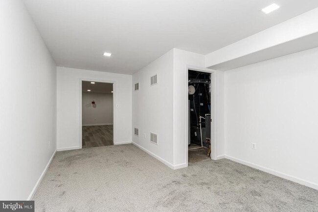 Building Photo - 6 Mintwood Dr