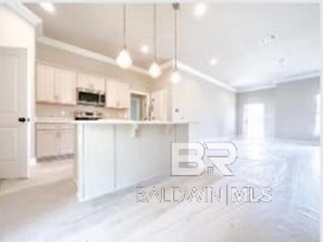 Building Photo - 6870 Summerset Dr