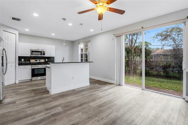 Building Photo - 2540 SW 85th Terrace