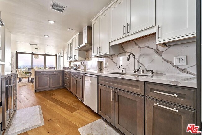 Building Photo - 4337 Marina City Dr