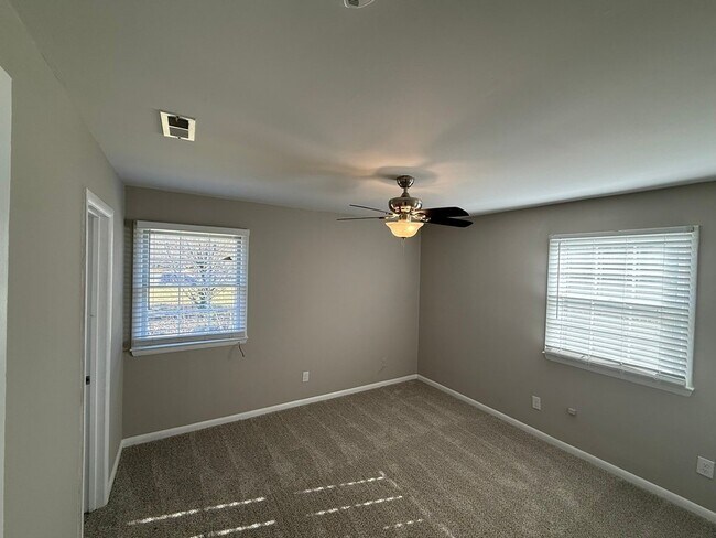 Building Photo - 315 Creekway Ct