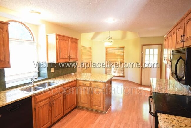 Building Photo - 15306 Riley St