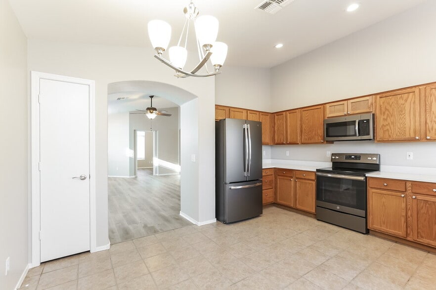 Building Photo - 23024 W Mohave St