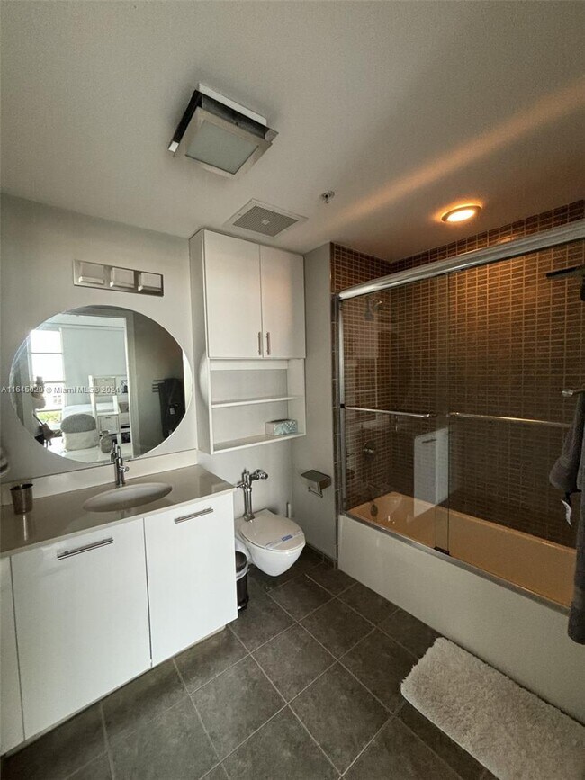 Building Photo - 3451 NE 1st Ave