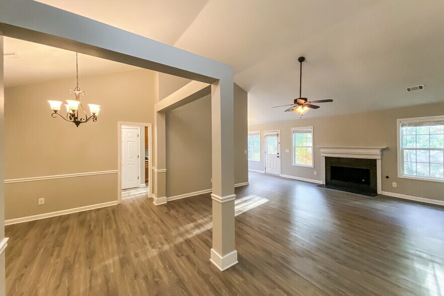 Building Photo - 6697 Biscayne