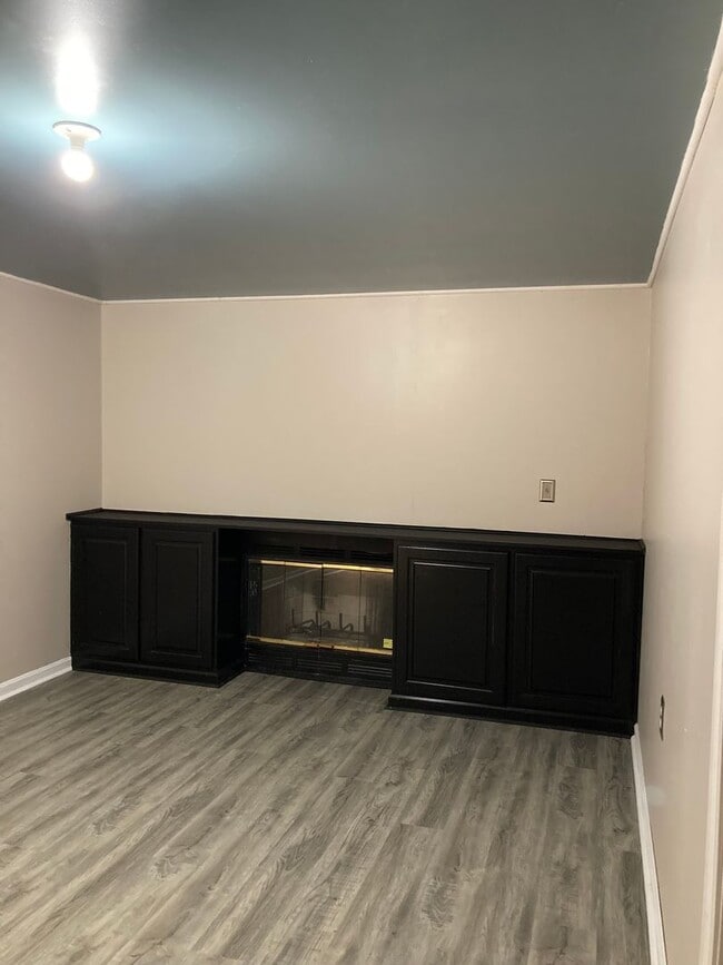Building Photo - **Backyard offers County Setting in City L...