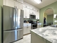 Building Photo - Cute 2BR Condo in Madison.  Community Pool!