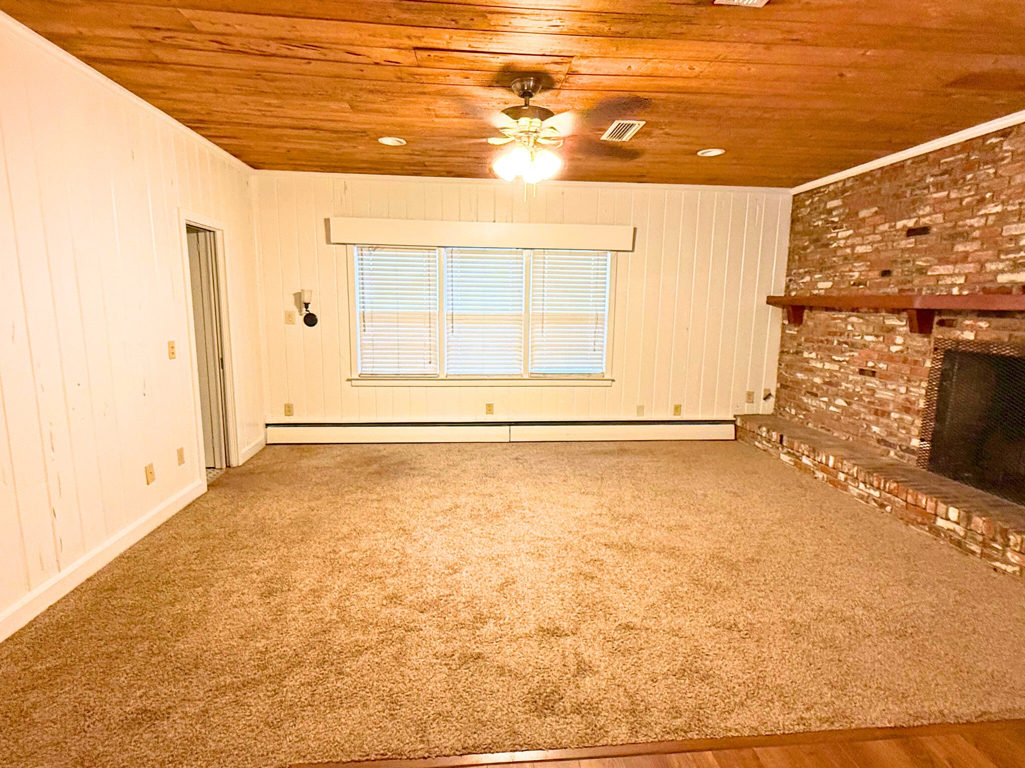 Building Photo - 1400 9th Ave