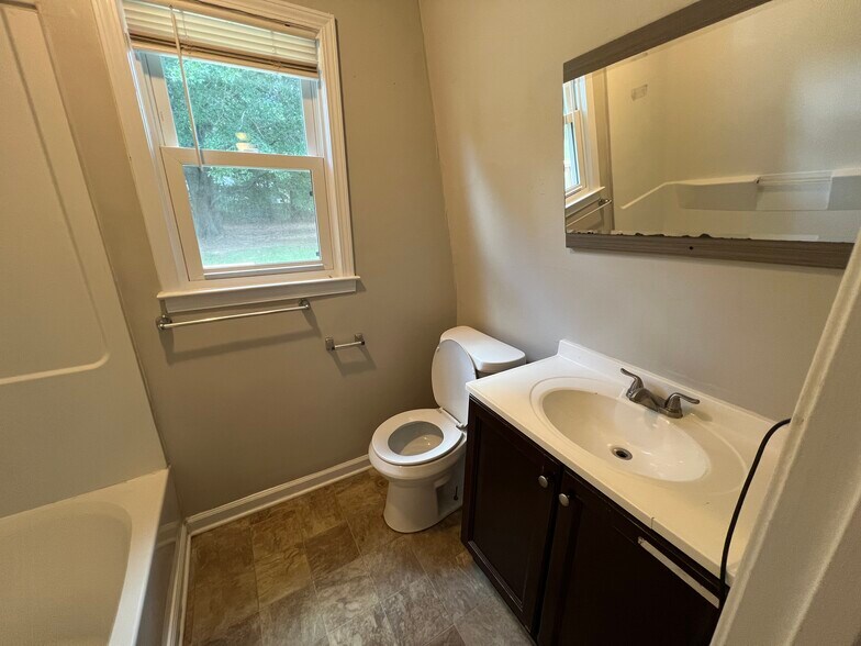 Building Photo - 943 Grier Rd