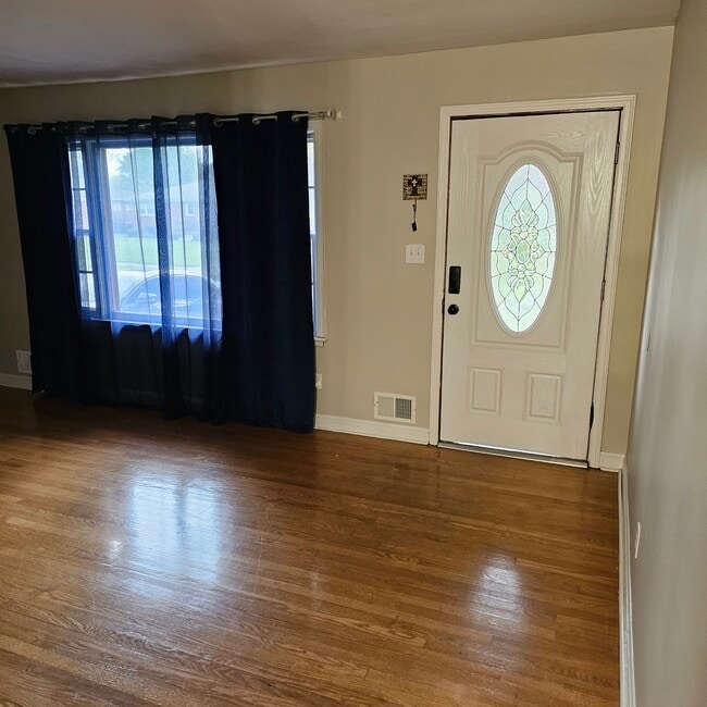 Building Photo - 4403 Estate Dr