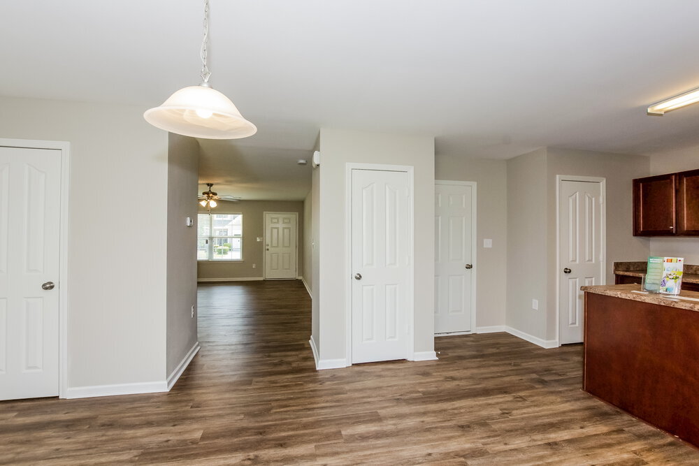 Building Photo - 1624 Eastway Dr