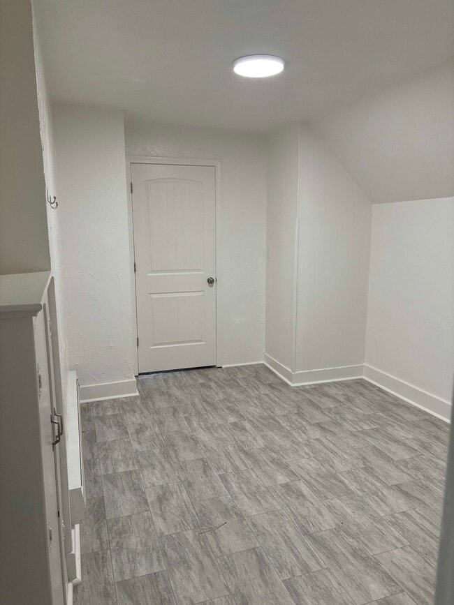 Building Photo - 4817 N Madison St