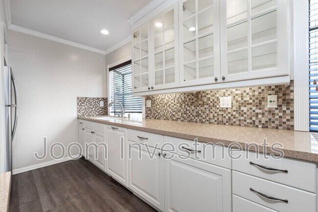 Building Photo - 444 S Los Robles Ave