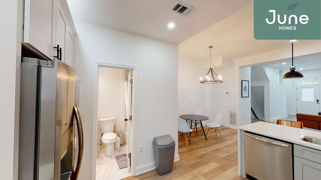 Building Photo - ROOM ONLY in 5-bed/3.5-bath Home