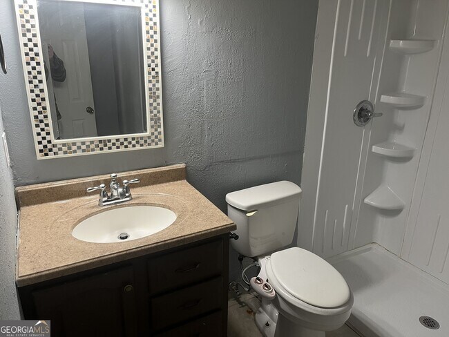 Building Photo - 2561 Lewfield Cir SE