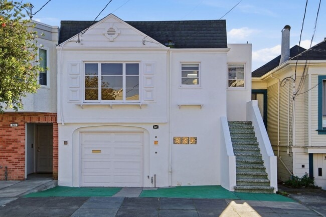 Building Photo - 347 Staples Ave