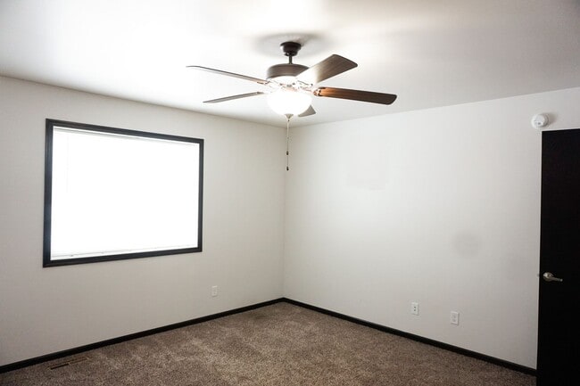 Building Photo - 3 Bed 3 Bath Twin Home