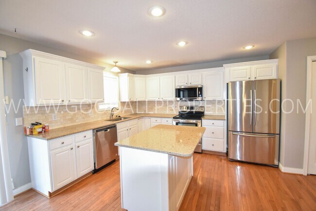 Building Photo - Spacious Home in West Des Moines. Welcome to this two-story home that offers 3 bedrooms, 2.5 bath...