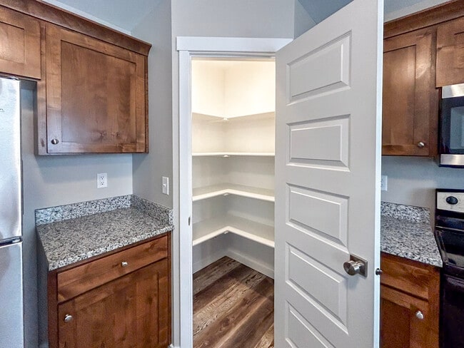 Building Photo - 190 Margette Way