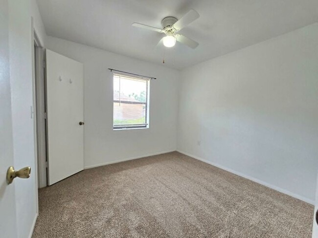 Building Photo - 3940 Spoonbill Ct