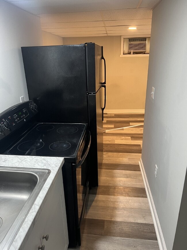 Building Photo - Charming 3-Bedroom Home with 3 Full Bathro...