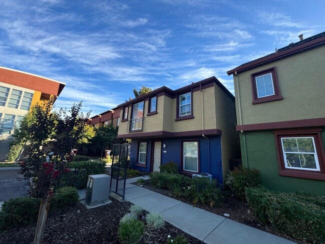 Building Photo - 804 Titanium Ln